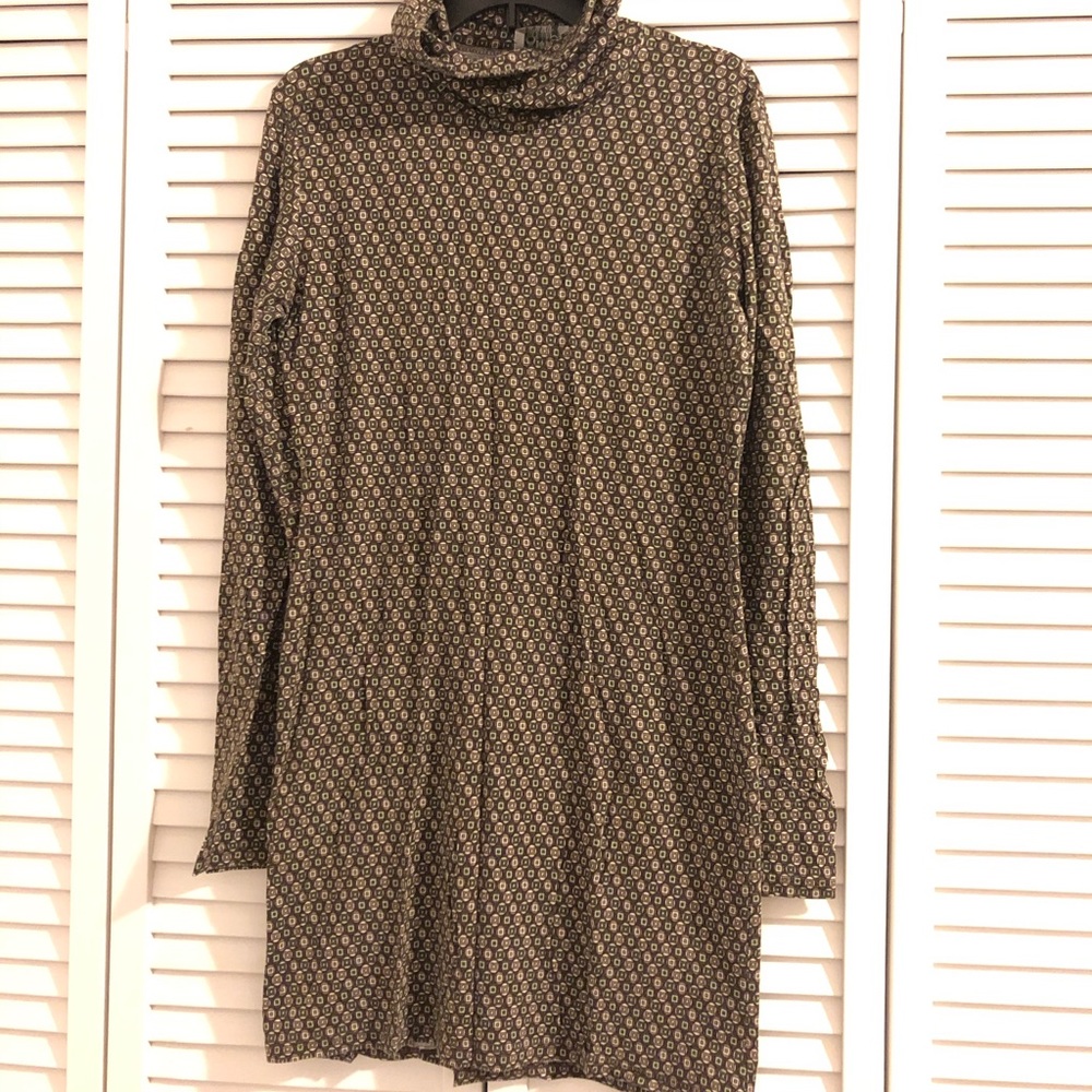 Nice launge dress, perfect wt leggings.